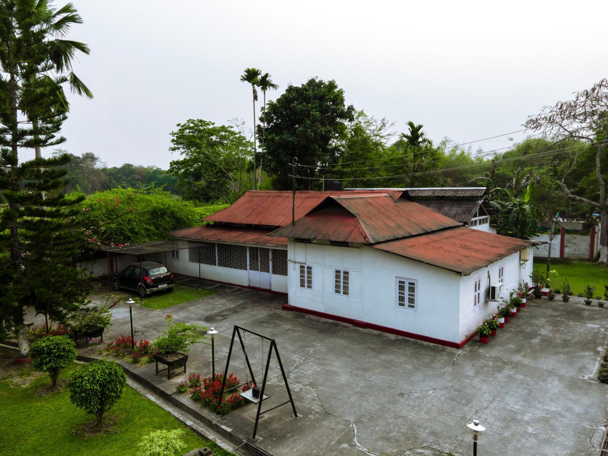The Sumola House Hotel Jorhāt Exterior foto